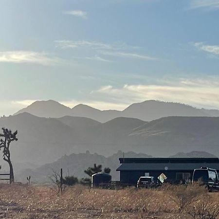 Chasing The Moon: Expansive Tub Views Near Pappy'S Villa Pioneertown Kültér fotó